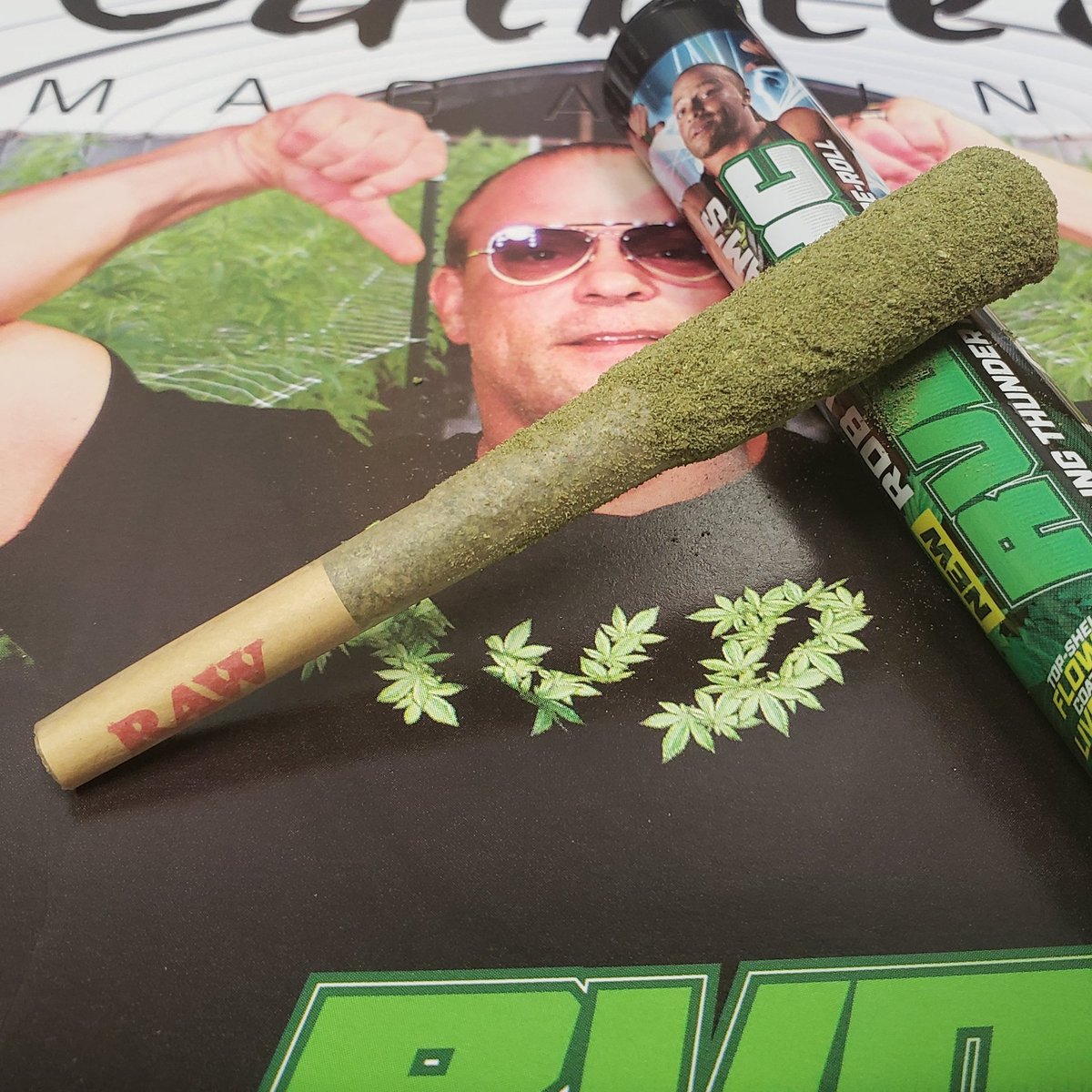 EdiblesList's tweet photo. @jaleelwhite Have you had a chance to try @TherealRVD's new #RVDTHC Rolling Thunder Infused Prerolls? Would love to interview you for Edibles Magazine!! ππ https://t.co/4DoNnObrgx