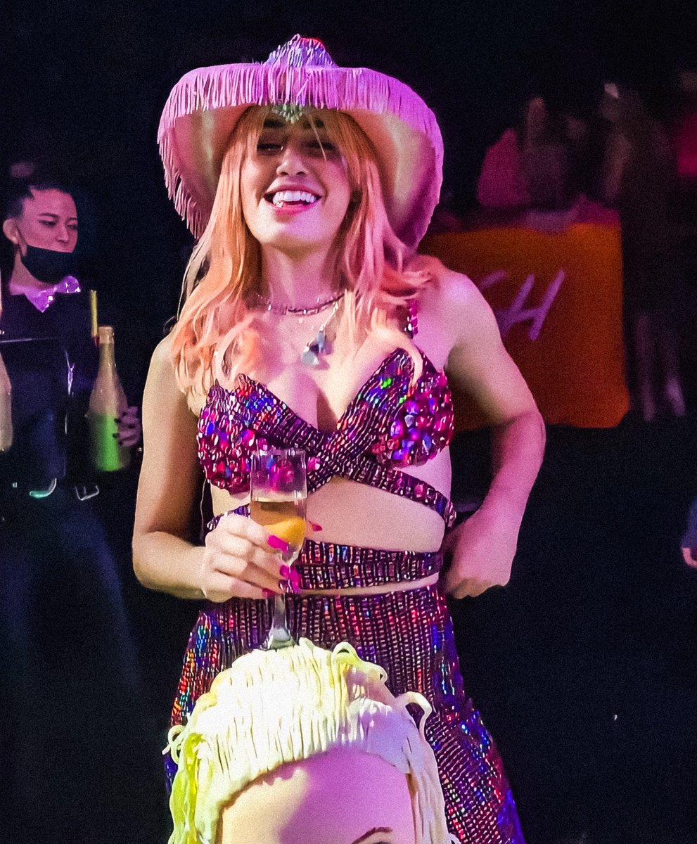 itslalies's tweet photo. Te quiero así de feliz siempre✦
#LaliFest #HappyBirthdayLali https://t.co/zYItZQndT5