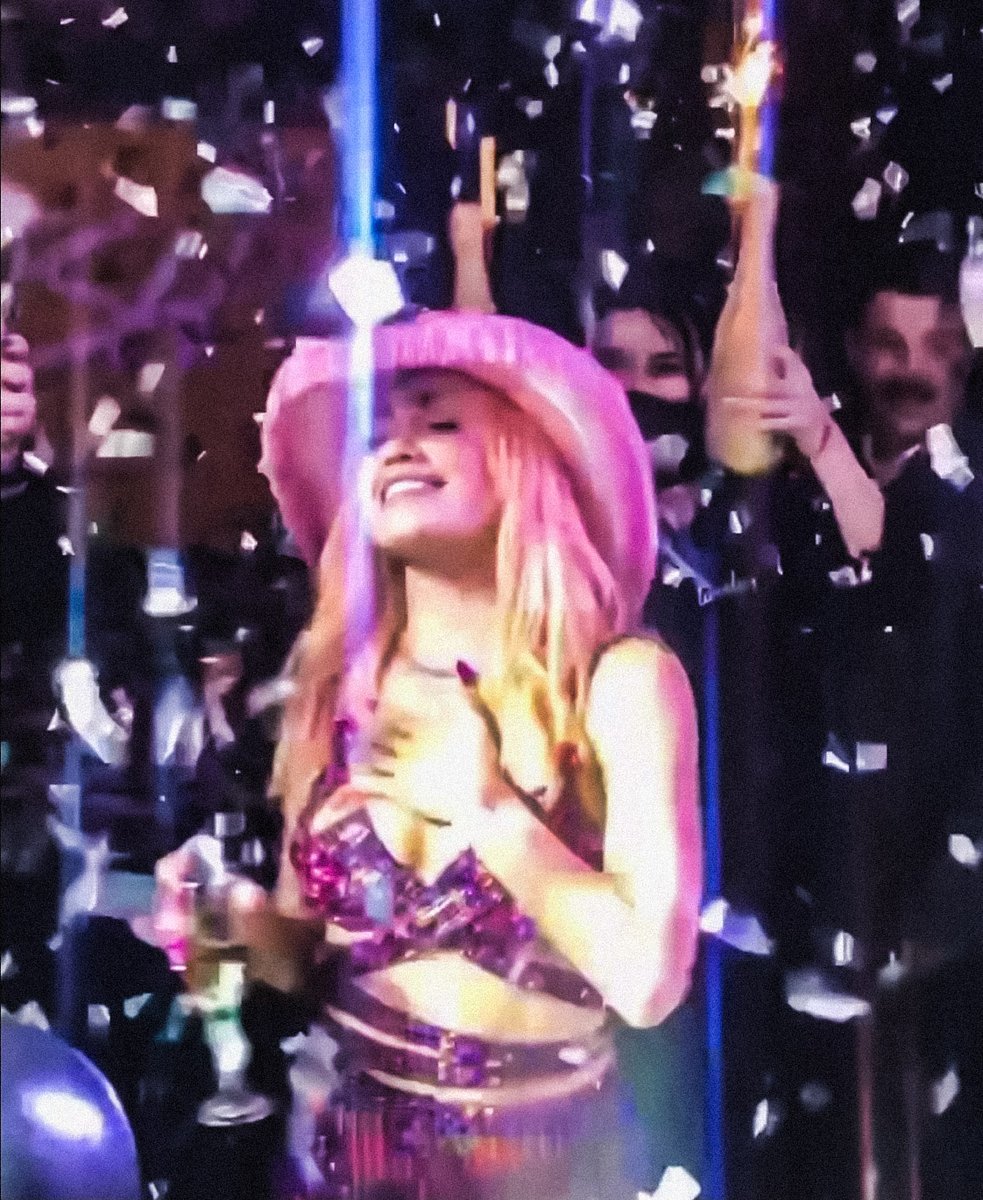 itslalies's tweet photo. Te quiero así de feliz siempre✦
#LaliFest #HappyBirthdayLali https://t.co/zYItZQndT5