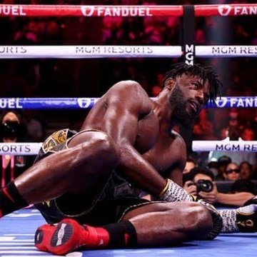 AbimbolaLameed's tweet photo. #cubanflash Frank Sanchez knocked down our own @AjagbaEfe to retain his NABO/WBC Continental title .
#AjagbaSanchez #heavyweight #wilderfury3 #tysonwilder3 #undercard #boxing #EGesports .
Rise and shine again EFE! We're proud of you. https://t.co/YpRomD4Ni2