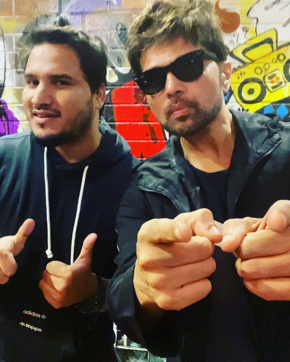 PlanetHimeshh's tweet photo. Rockstar Himesh Reshammiya With Dev Negi (Singer Of #IssPyarKo Song).

#HimeshReshammiya #DevNegi https://t.co/e7Sz9NcDs8