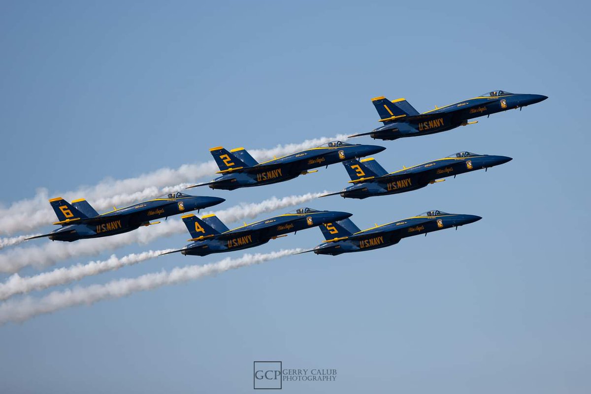 GerryCalubPhoto's tweet photo. @BlueAngels putting on a fantastic show https://t.co/iVkr8tgHAo