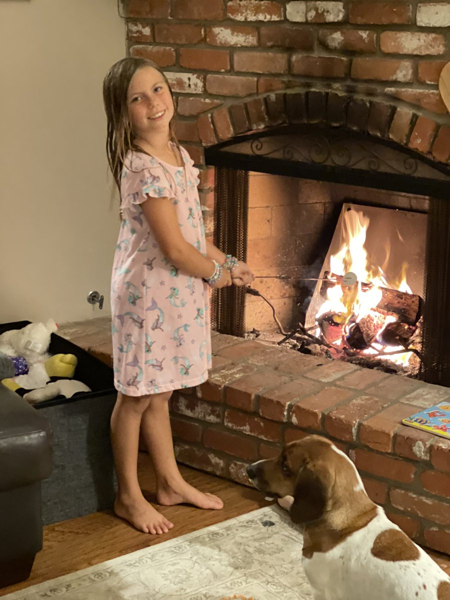 LaneBaima's tweet image. #13daysofAlane #fallwithalane it’s a beautiful fall evening here, Delaney was adamant that you have a s’more day to fulfill on your calendar 🍁🙌🏻🥂😘 #weekendvibes #neverletsaturdayend