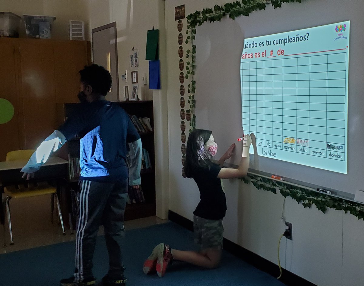 SraChupnick's tweet photo. @L_Middlekamp's & @TeachSancheese's Gr4 class @ChatsworthSch had conversations in Spanish about birthdays; then created a class bar graph & answered data ?'s in Spanish. #LanguageIsLiteracy @OWLteamBCPS @BaltCoPS @BcpsPassport #VIVAPassport @BCPSMATH #CrossCurricularLessons https://t.co/Z5k2D7NsuY