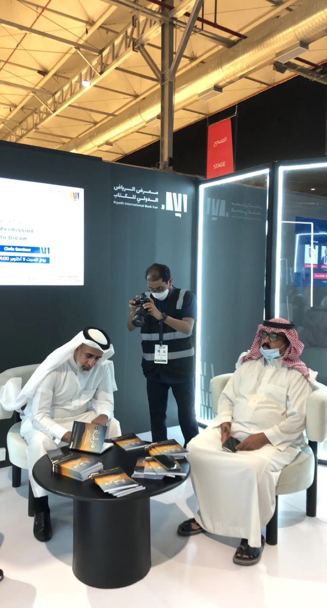 DrALOTHMAN's tweet photo. بكل معاني كلمات الشكر والتقدير والاحترام مقرونا بالدعاء لكل من تفضل علينا بحضور توقيع مجموعة من كتبي لدعم العمل الخيري والإنساني فى الجمعية الخيرية لصعوبات التعلم 
ونتطلع بإذن الله تعالى من الجميع زيارة دار تكوين جناج G78
لشراء الكتب مساهمة منكم فى دعم ذوي صعوبات التعلم وأسرهم. https://t.co/UHtnm0YdJz