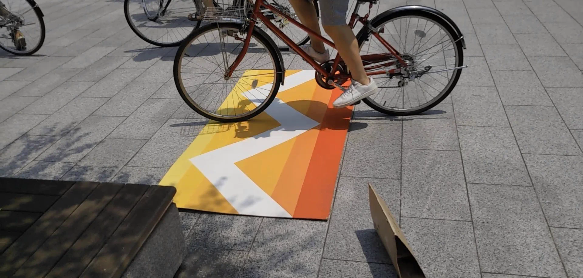 京都大学で「立て看板」が禁止された結果！「加速パネル」が生まれるw