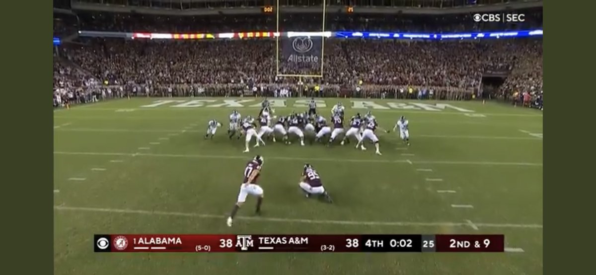 CoachSabaka's tweet photo. Can we talk about the technique of the holder? Who has ever seen anything like this? 🤷‍♂️ https://t.co/dCltiYXKIo