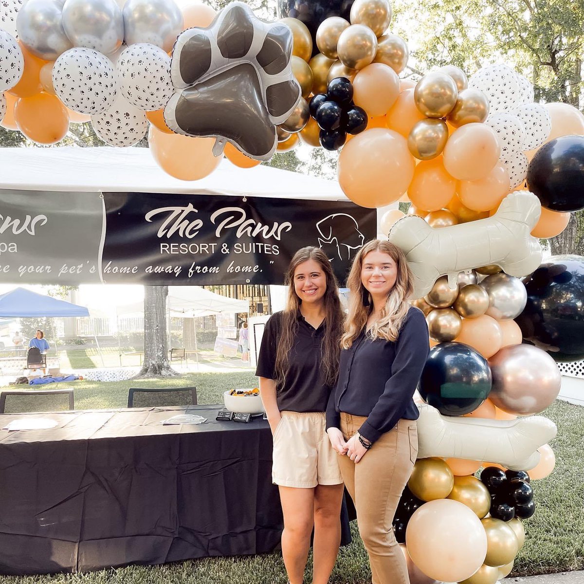 hannahspikes7's tweet photo. Dogtoberfest 2021 was AMAZING! I love my job 🤩🤩🤩 https://t.co/hbnNzAVZPw