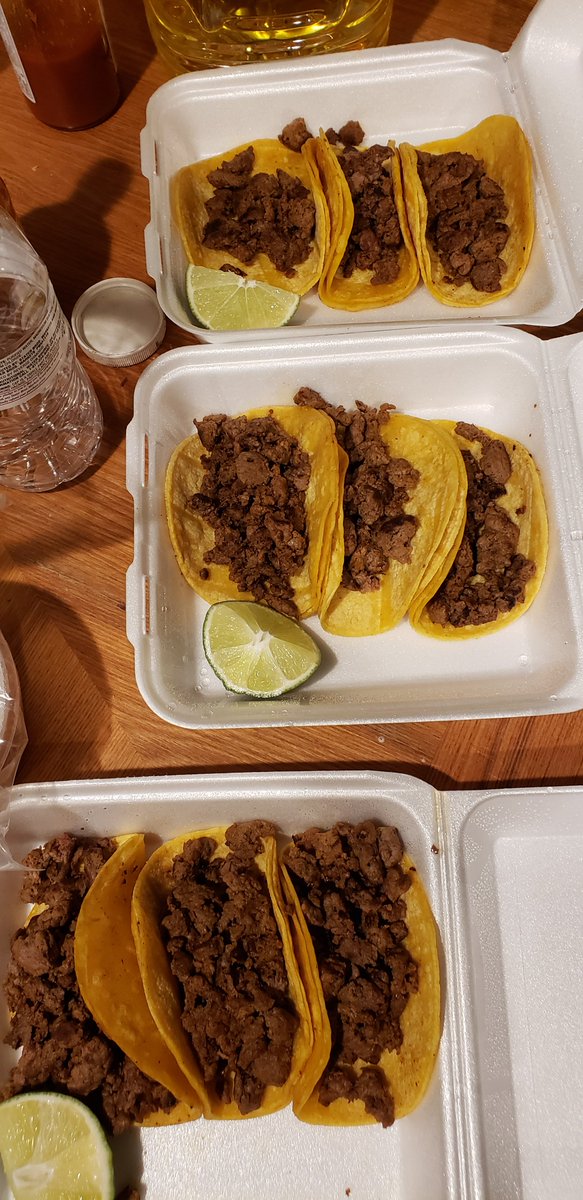 WhatIsTwitch's tweet photo. Why I don't order food. Missing 1 taco from each container. No cilantro/onion/salsa... Sad. Hard to swallow... literally. https://t.co/DdnPI5n0FW