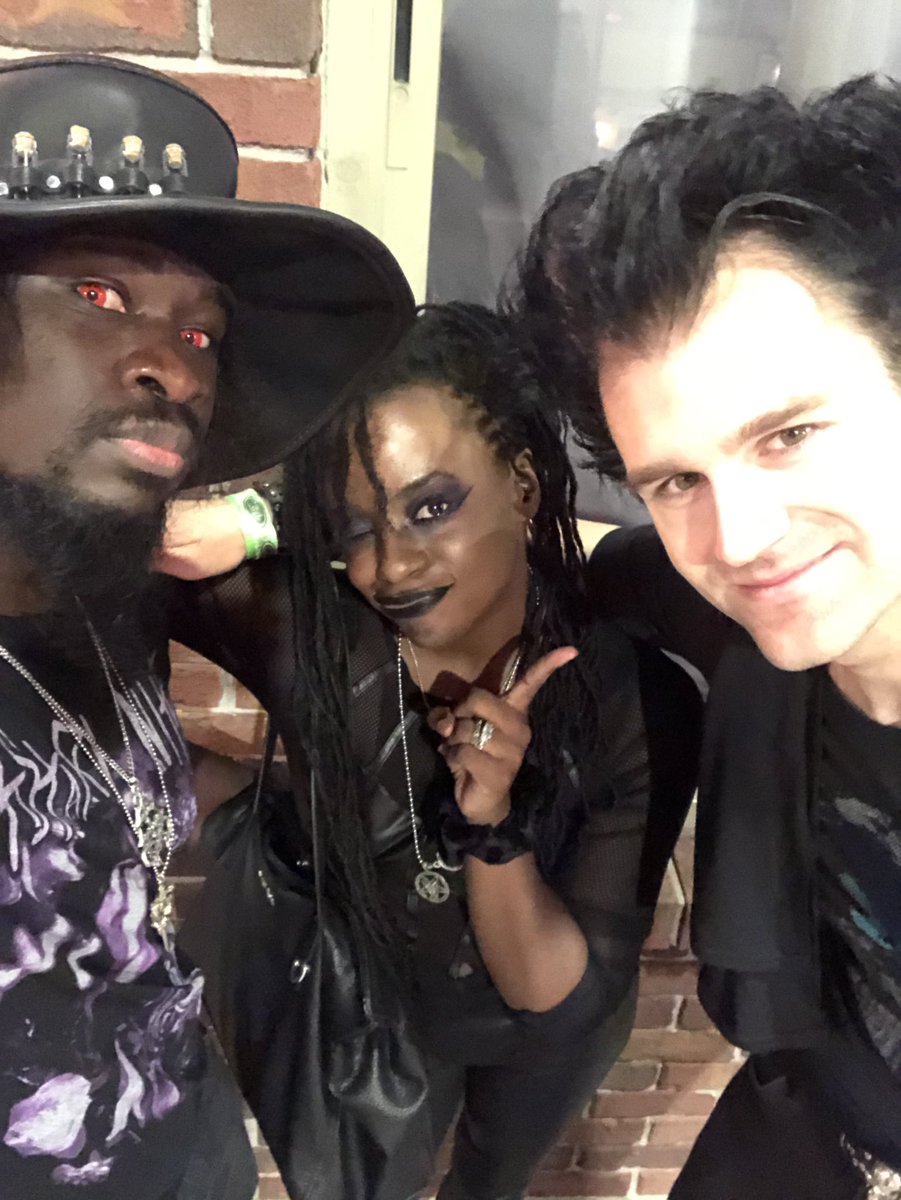 writingvampires's tweet photo. Finally met @hexxzander!!! 😭😭
He’s so tall! #AbsolutionFest https://t.co/7gmBKvnd93