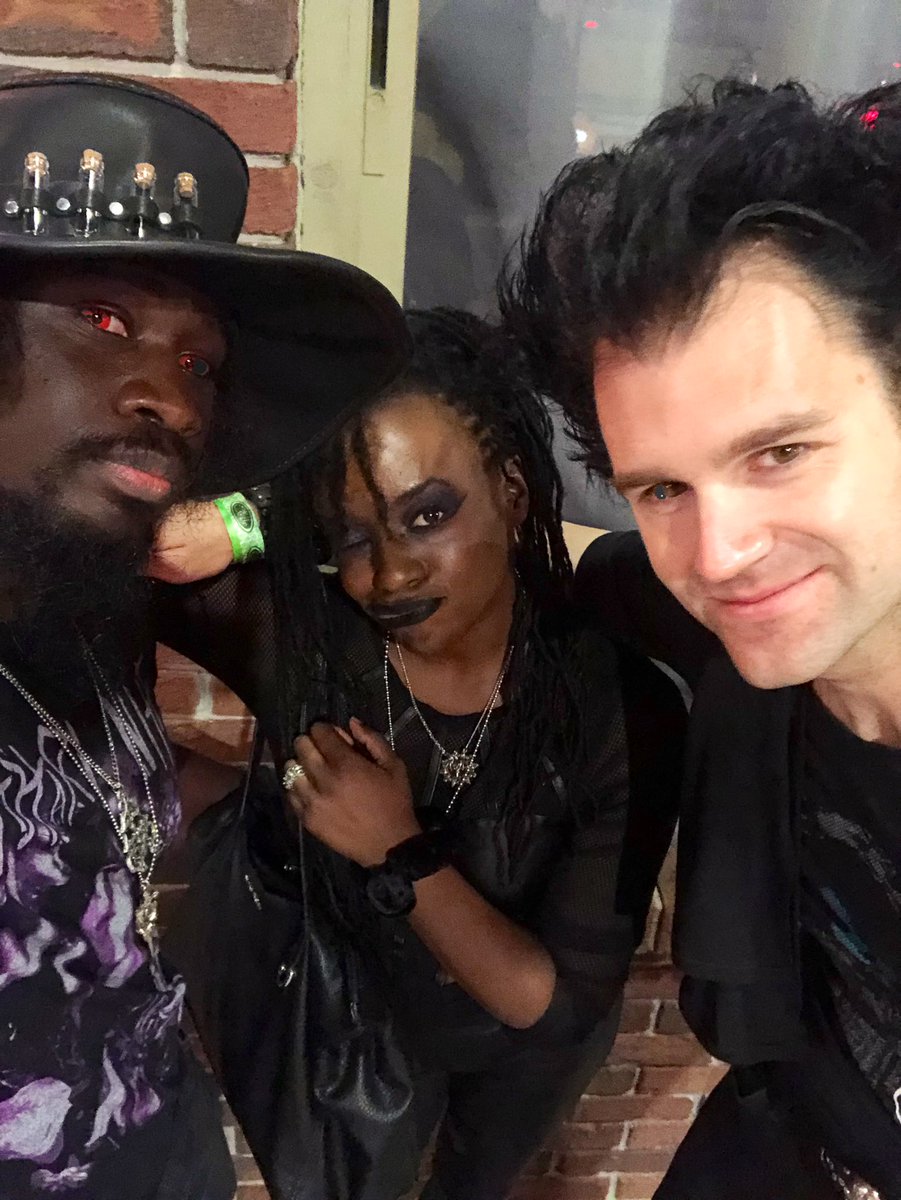 writingvampires's tweet photo. Finally met @hexxzander!!! 😭😭
He’s so tall! #AbsolutionFest https://t.co/7gmBKvnd93