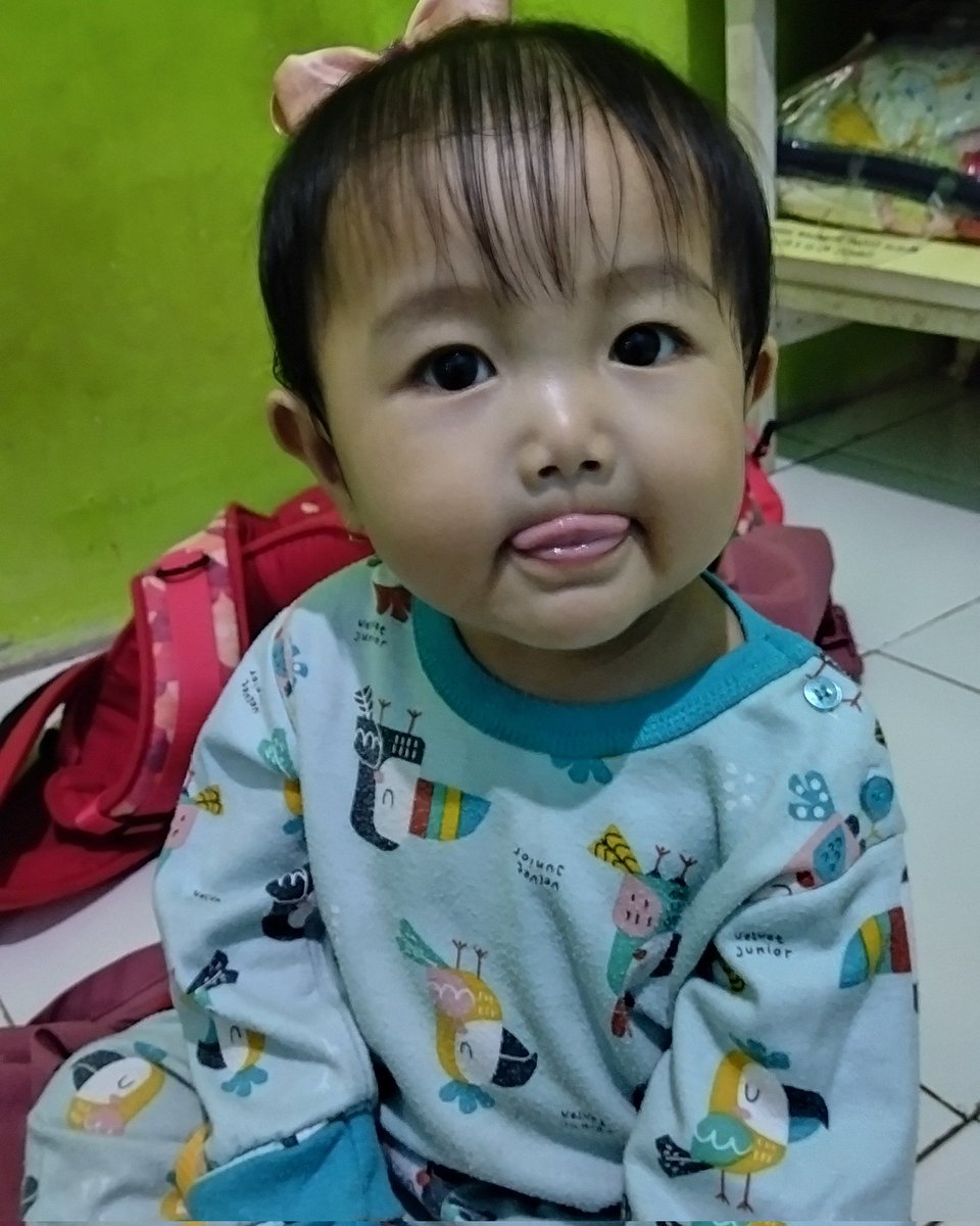 xxvi026's tweet photo. @dhelsadell Halo baby el kenalin aku bila. Mmh aku suka sekali jejerin poni aku.😆 Lekas membaik ya biar bisa kumpul bareng keluarga.🥰 https://t.co/XezBjNcM67