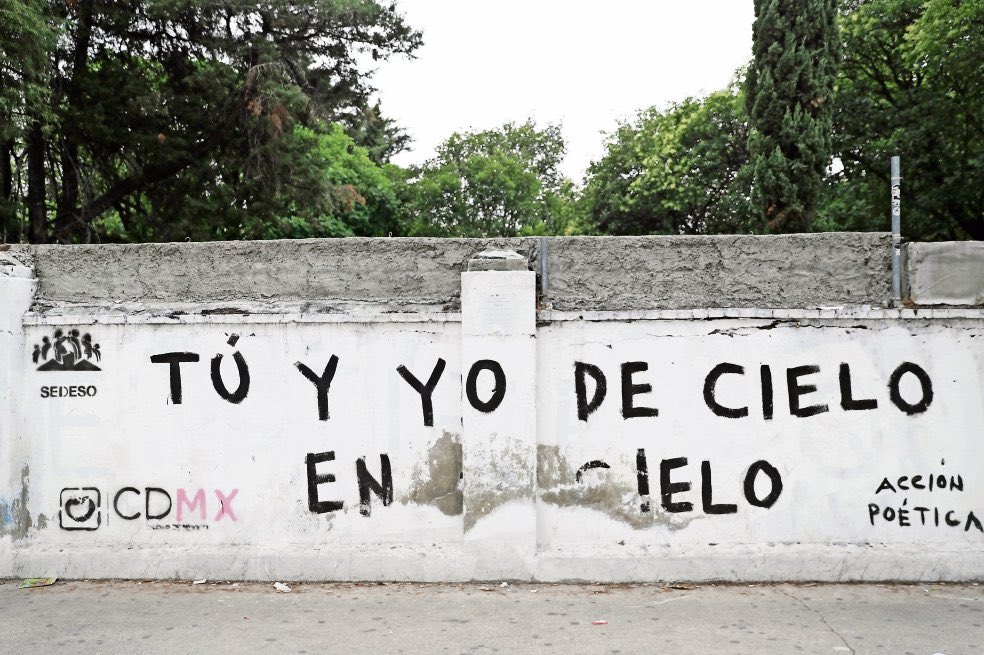HablanMuros's tweet photo. Tu y yo de cielo en Cielo…

#poesia #alimentoparaelalma #permitetesentir #amor #murosquehablan #accionpoetica #amor #libertad #felicidad https://t.co/MWZSASjG2q