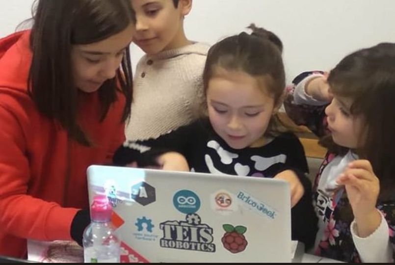 RoboticsTeis's tweet image. NECESITAMOS ♻️ ORDENADORES!!!
Teis Robotics es una asociación Maker sin ánimo de lucro, nuestra misión es dar a conocer la educación Maker: Electrónica, Programación, Impresión 3D y Robótica, para peques y grandes.