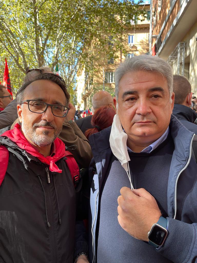 CGILCatania's tweet photo. #LIVE presidio @CGILCatania . #bellaciao #SiamotuttiCgil
#maipiufascismi https://t.co/G4Jlg2TtOb