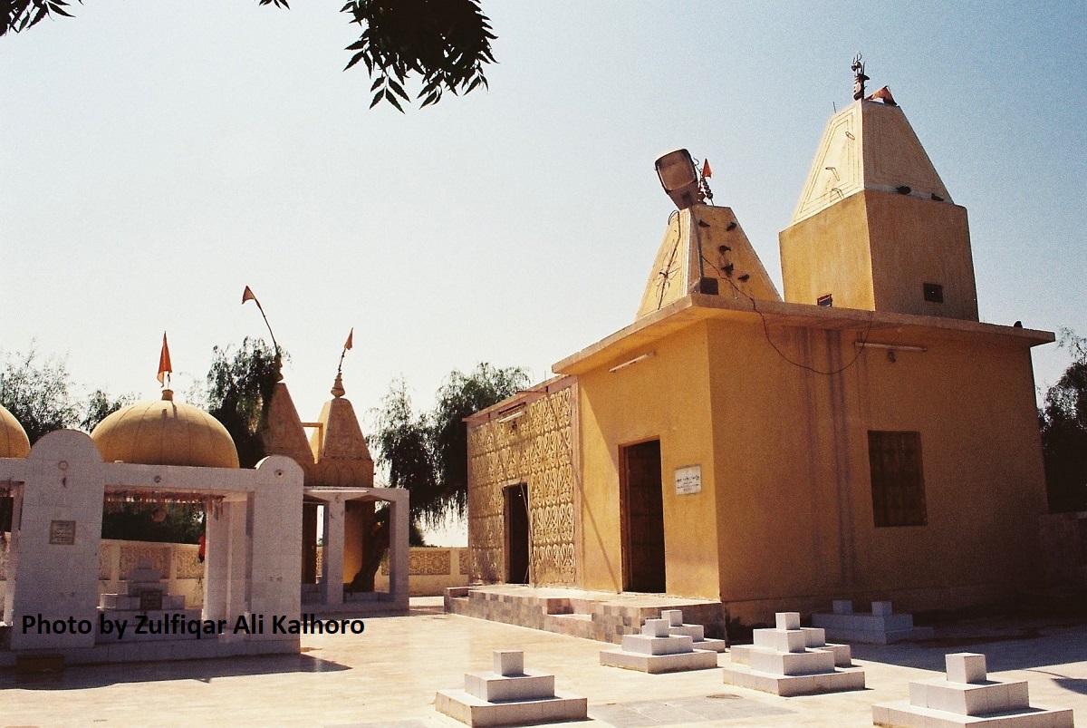 Kalhorozulfiqar's tweet photo. The Marhi ( temple) of Veer Nath located about 70 km northeast of Umerkot at Rato Kot was once an important centre of #Nath #Jogis of #Rajasthan, #Gujarat, #Punjab, and #Sindh. #heritage #architecture #architecturephotography #architecturelovers https://t.co/EHl4loXaKr