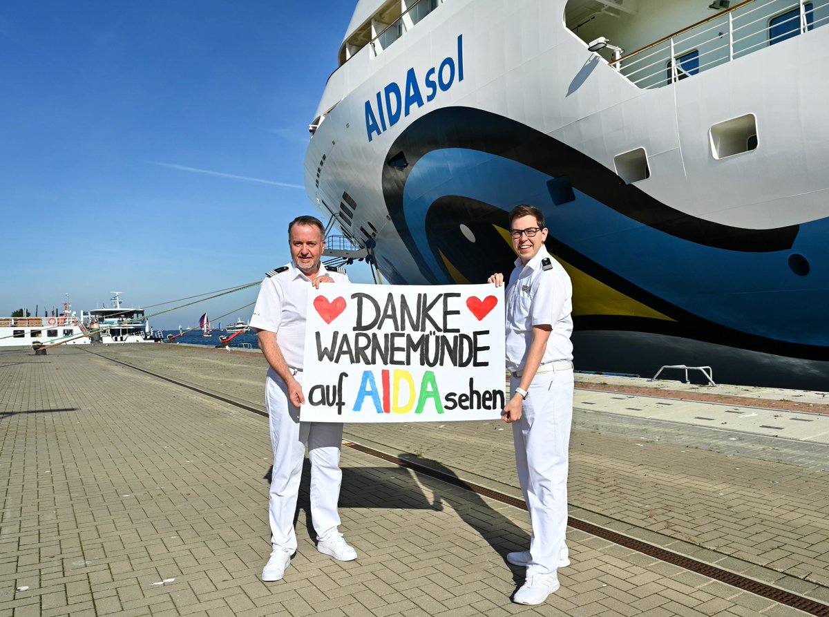 aida_cruises's tweet photo. Nach 18 Reisen ab #Warnemünde verabschiedete sich #AIDAsol gestern Abend aus dem Ostseebad und sagt Danke, für die stets herzlichen Empfänge an der Warnow und die vielen schönen Momente an Bord mit Gästen und Crew. #aufwiedersehen #rostock https://t.co/4eeuvmGAkB
