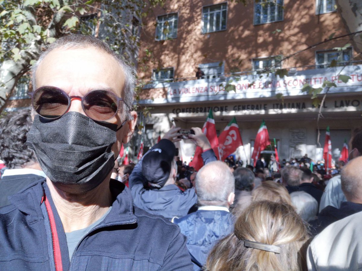 #UiltucsLive

Anche noi siamo oggi in corso Italia a Roma per portare sostegno alla sede #Cgil dopo le vili aggressioni al sindacato e, di conseguenza, a quello che il sindacato rappresenta: luogo di partecipazione e presidio democratico. È da questa parte che sta la #Uiltucs