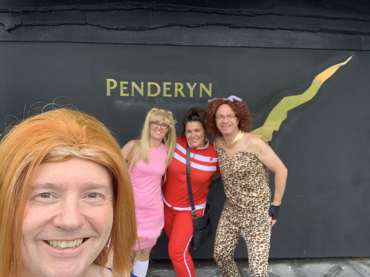 PhilH_AutoComp's tweet image. Day one on Bangers4BEN was immense, even hit @PenderynWhisky for a tipple!! #b4b21