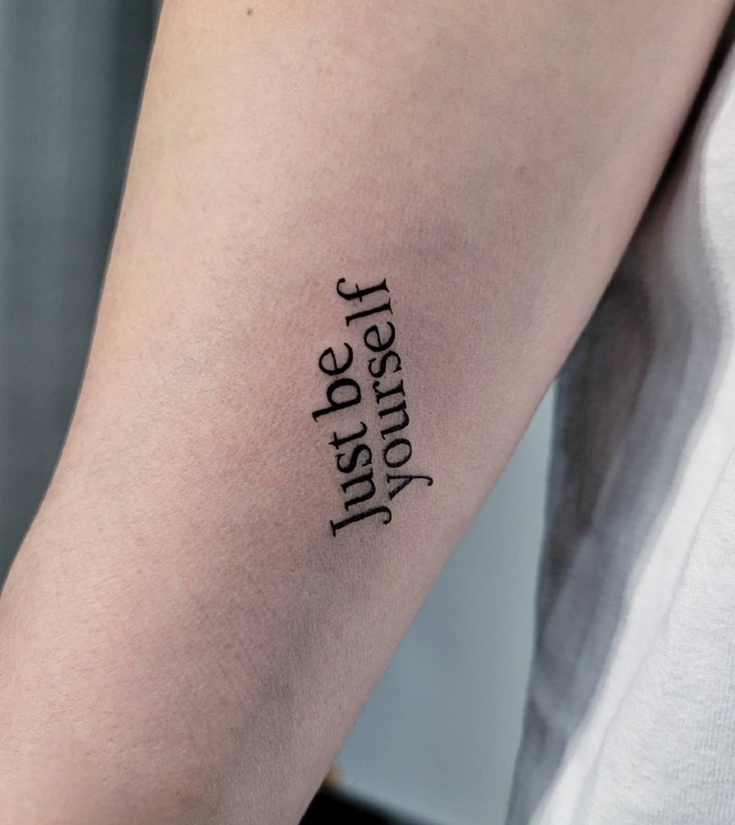 cheddartattoo's tweet photo. Just be your self
레터링과 바스키아 왕관👑 https://t.co/Nj4DleCP85