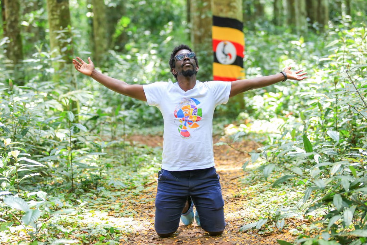 Bonding with nature, early Sunday morning prayers in #lutoboka forest in @SseseIslands  #GoodMorningEveryone
#HappySunday