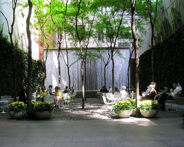 VoorStiller's tweet photo. Nu andere steden ook nog even. Juist nu! En werken met #acousticecology! @AmsterdamNL: ook hierin voorop lopen? @gemeenteraad020 #silentcorner #quietplace. Dit is midden in New York, #PaleyPark. https://t.co/n91NYfM1q2