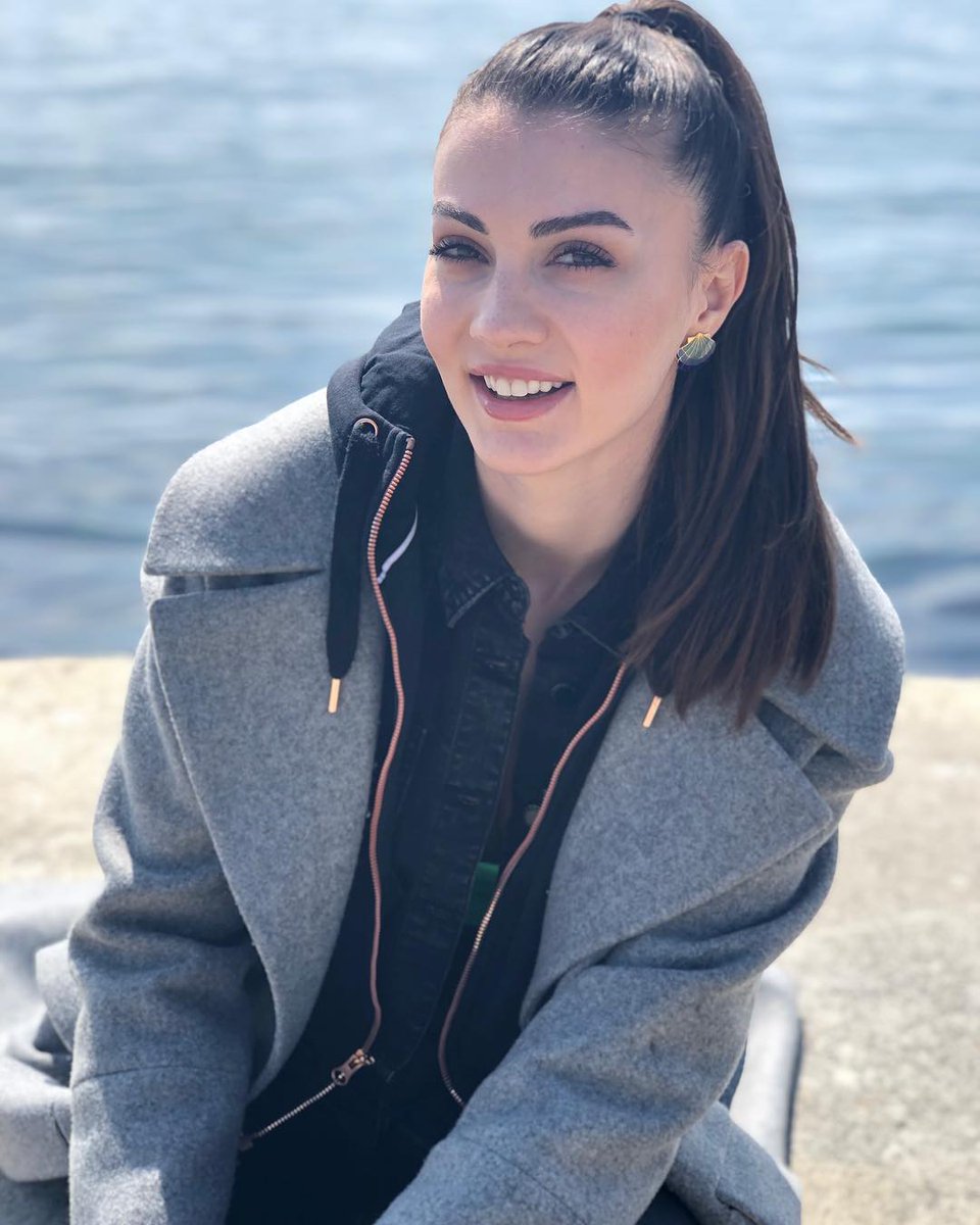 TurkAktorler's tweet photo. Burcu Özbek 💖 @burcu_ozberk #BurcuÖzberk #Burcu https://t.co/IQABzibZXO