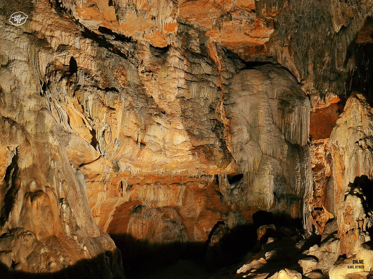 KarlKyber's tweet photo. 🦇 La "vraie" BatCave isèroise ?
-
🥾 Nous sommes aux @GrottesLaBalme, en @CDIsere où près de 23 espèces de chauves-souris séjournent. Selon la légende, ce fut le repaire du contrebandier Louis Mandrin.
-
#KarlKYBER #Isère #NordIsère #Grottes #Nature #landscapephotography #France https://t.co/2oCMEGEwVp