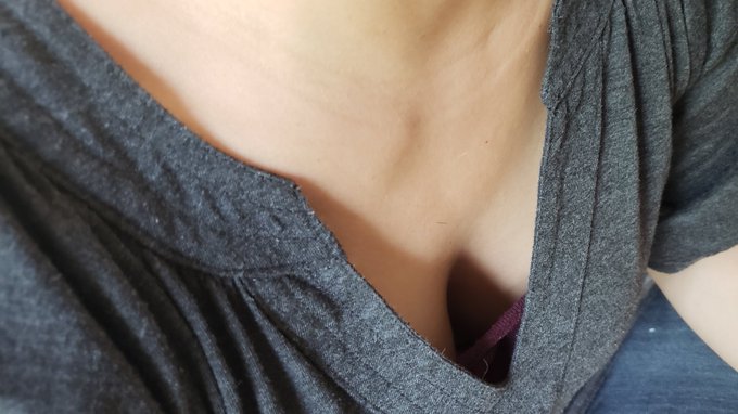 隙あり！妻の谷間　パシャ！ どや！😆 #妻フェチ  #つまブラ https://t.co/Jw6eTyVRpx<a href="/tag/%E5%A6%BB%E3%83%95%E3%82%A7%E3%83%81"class="tags">#妻フェチ</a><a href="/tag/%E3%81%A4%E3%81%BE%E3%83%96%E3%83%A9"class="tags">#つまブラ</a>