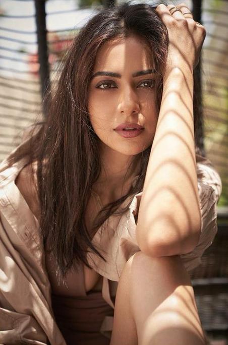 MoviegoerMovie's tweet photo. Wishing the ever so gorgeous 
&amp; talented @Rakulpreet 
a very happy birthday 🎂 
 https://t.co/Z3mdeRvVc1