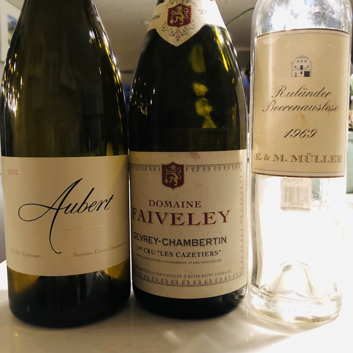 AffordCollector's tweet photo. #Aubert #Faiveley #Austrian #Chardonnay #Burgundy #Riesling @sonomavintners #SonomaCoast #SocialWines Backyard Wines indoors, 2012 Aubert UV-SL Chardonnay, 2006 Faiveley Gevrey-Chambertin Les Cazetiers, 1969 E&M Muller Rulander Beerenaulese https://t.co/YzSX6GB7IW
