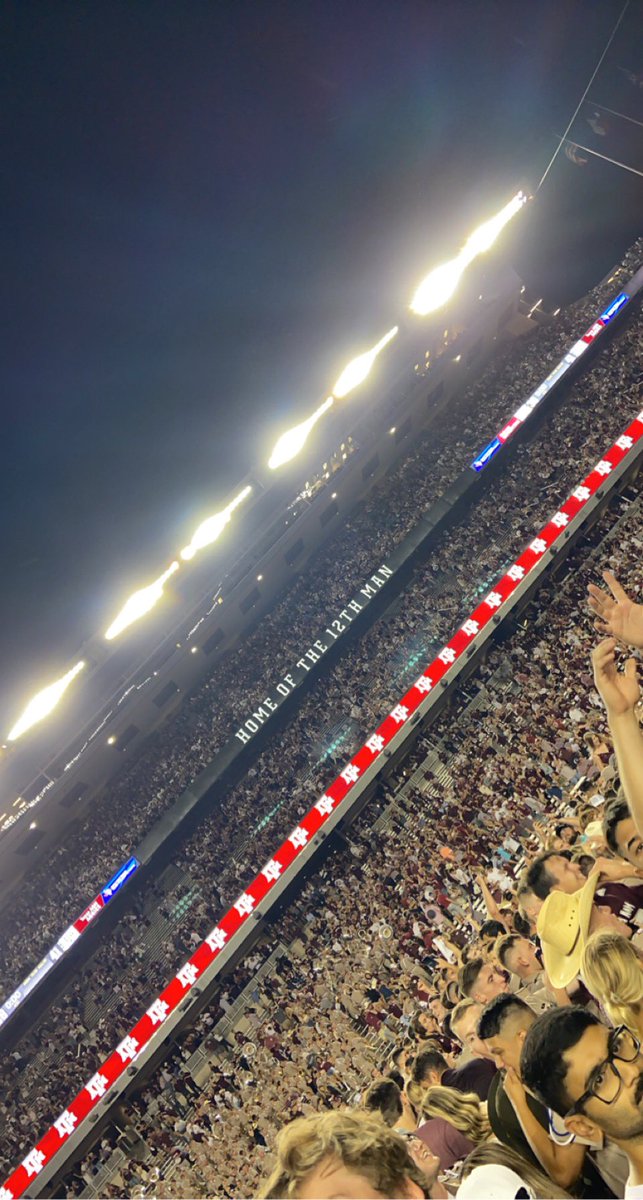 riverhighroller's tweet photo. 3 words that described tonight: lit, crazy, movie https://t.co/BmN1n4eozV
