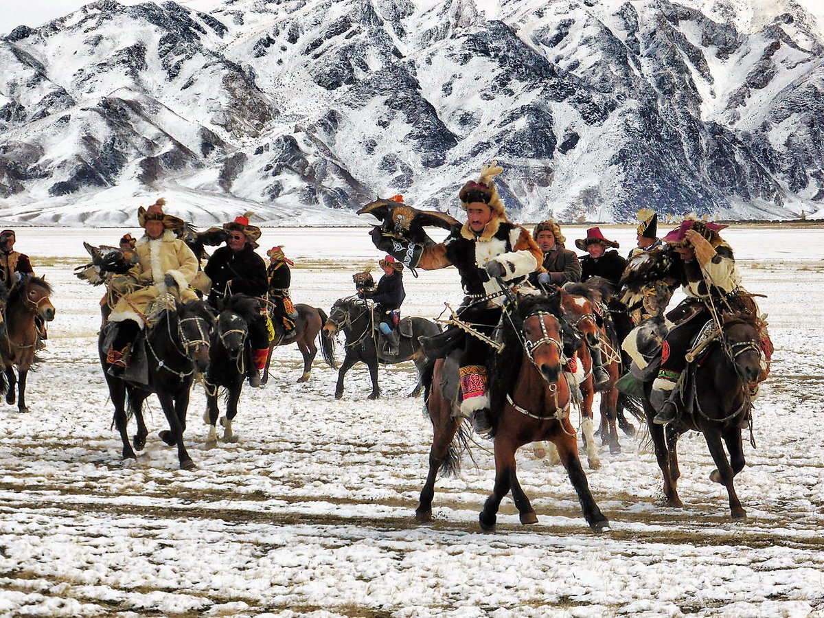 mongolianways's tweet photo. 🇲🇳 Mongolia in winter is a very different country from its summer. It offers unique beauty to the scenery &amp; the culture.  Even though it doesn’t snow much in Mongolia, snow that fall stays almost until May as the temperature never increases above 0°C.

https://t.co/IhsQgFV0a6 https://t.co/1RXnfZ9wDZ
