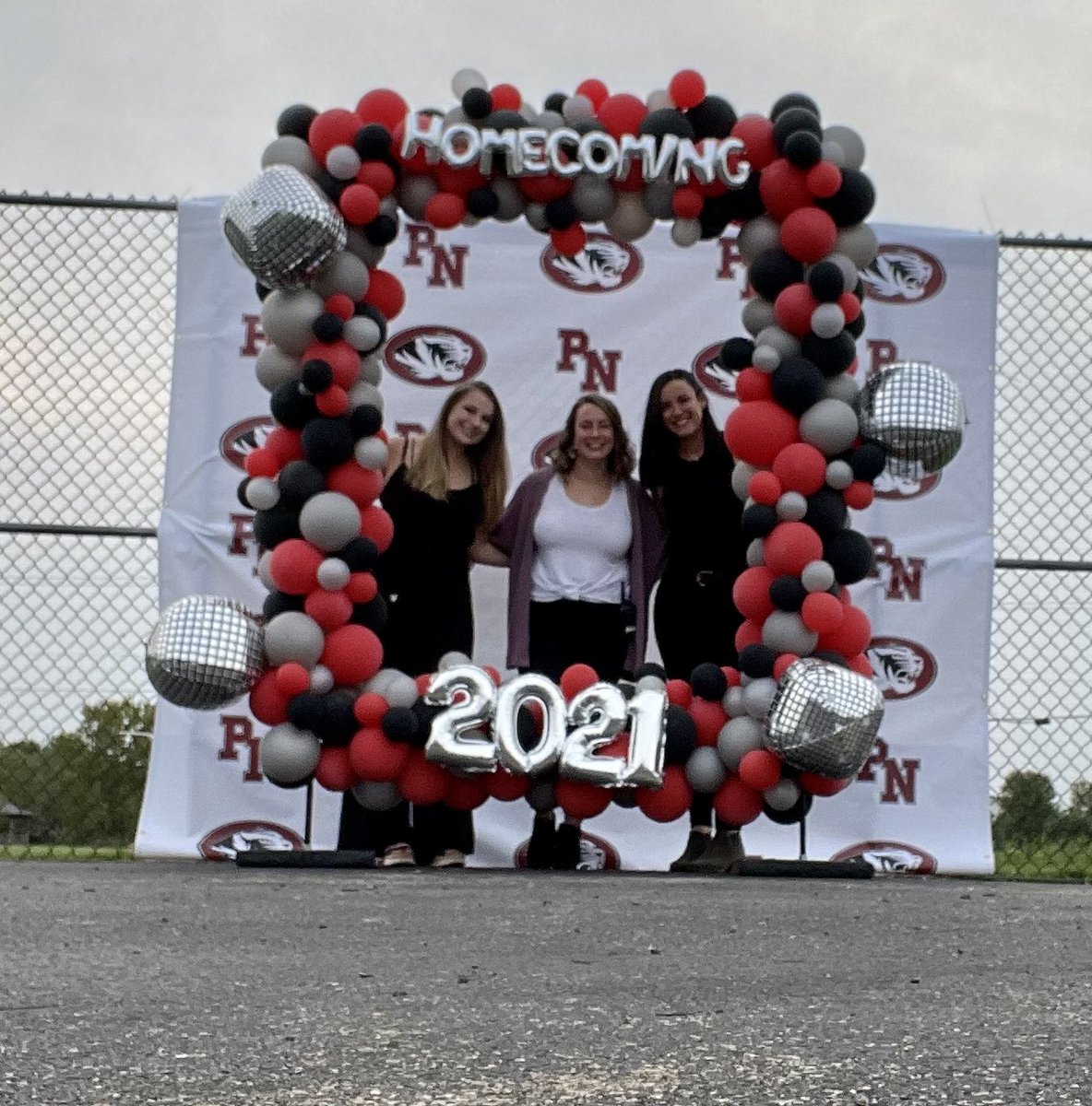 mrs_kneip's tweet photo. Had an absolute blast helping out at the Homecoming Dance tonight!! https://t.co/PLNB9pOZyP