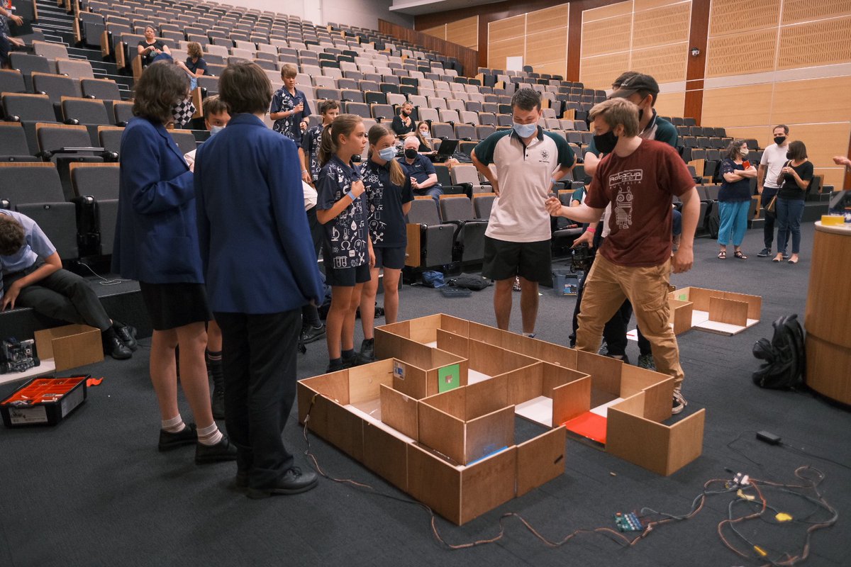RoboCupJrQLD's tweet photo. Wrapping up the maze challenge 
#RCJQ #RCJA https://t.co/DpfNRa4MZQ