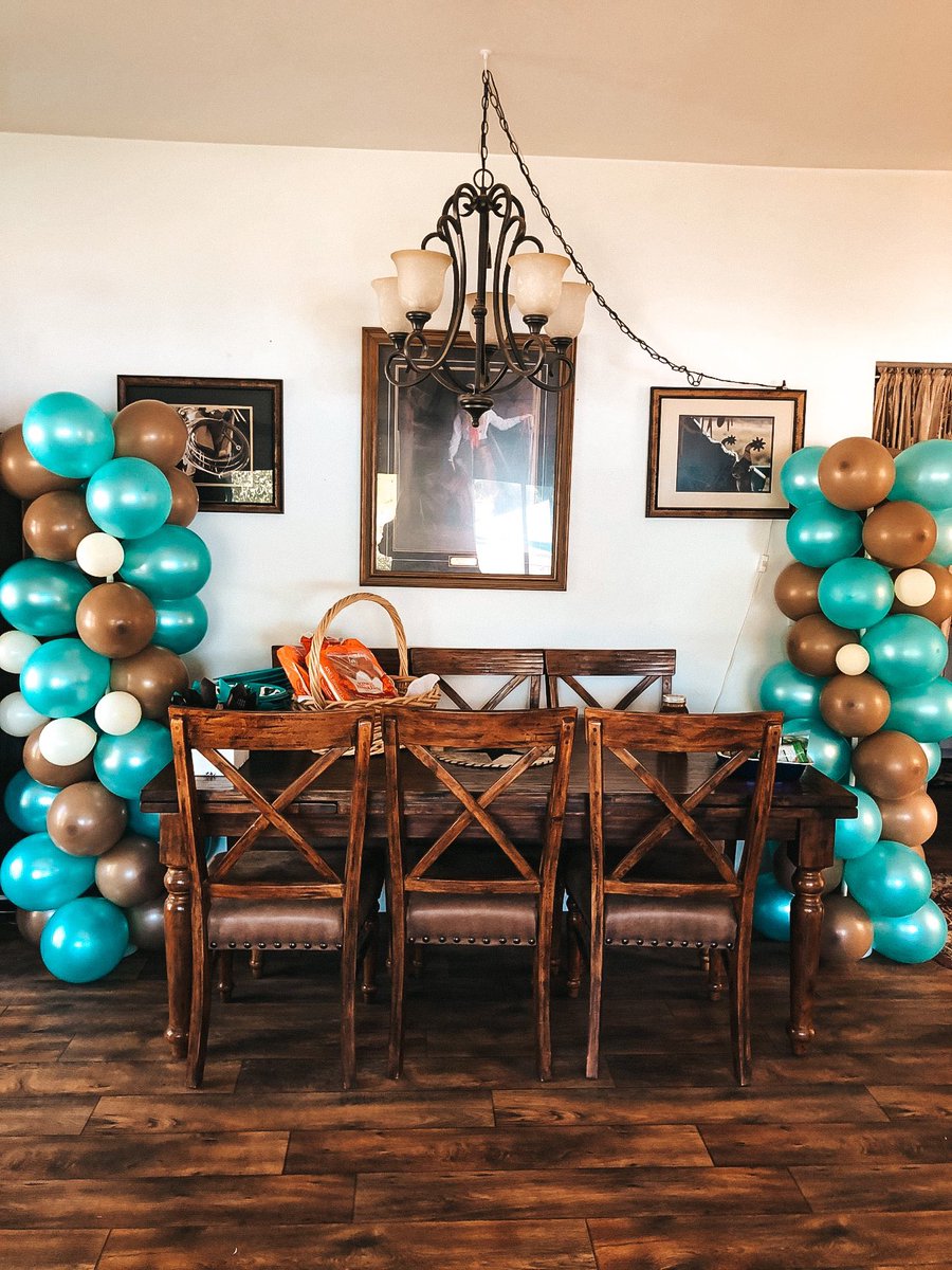 karissaasky's tweet photo. Our western baby shower was amazing! https://t.co/JGHNbmMzXP