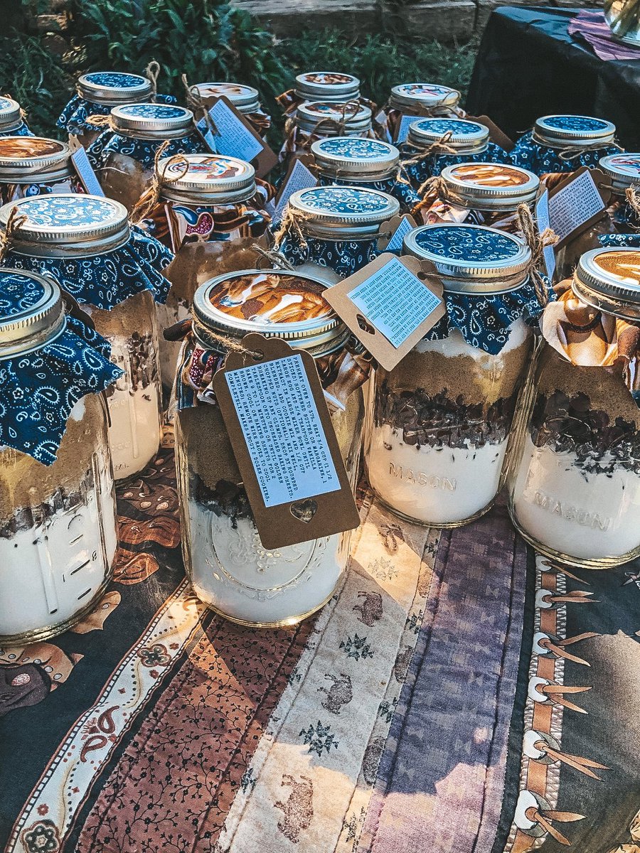 karissaasky's tweet photo. Our western baby shower was amazing! https://t.co/JGHNbmMzXP