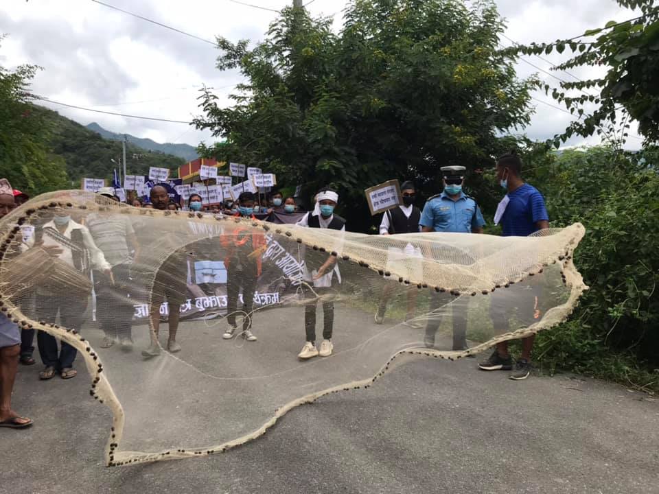 CEMSOJ's tweet photo. #Indigenous Majhi communities in eastern #Nepal demand cancellation of #Sunkoshi-2 #Hydropower Project, saying that the Project will result in large scale displacement of #Majhi & other locals, and even wipe out the Majhi people from their ancestral lands.
https://t.co/0p9IJ7f6dM https://t.co/nN5O43YwPM