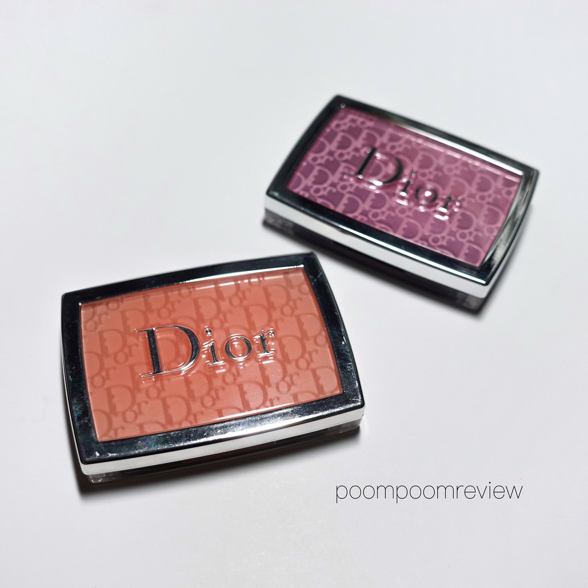 poompoomreview's tweet photo. Dior Backstage Rosy Glow คือของมันต้องมีทั้ง 2 สี 🧡💗 สีในตลับอาจจะดูน่ากลัว แต่ปัดออกมาไม่ได้น่ากลัวอย่างที่คิด สี 004 Coral คือลงตัวมากสำหรับคน��อบโทน coral/ peach แต่สี 001 Pink ก็คือสวยเหมือนกัน ปัดออกมาแล้วไม่ได้ชมพูแป๋นแหลนอย่างที่เห็นในตลับเลย

#poompoomreview #ใช้ดีบอกต่อ https://t.co/ekSJ2XqSYv