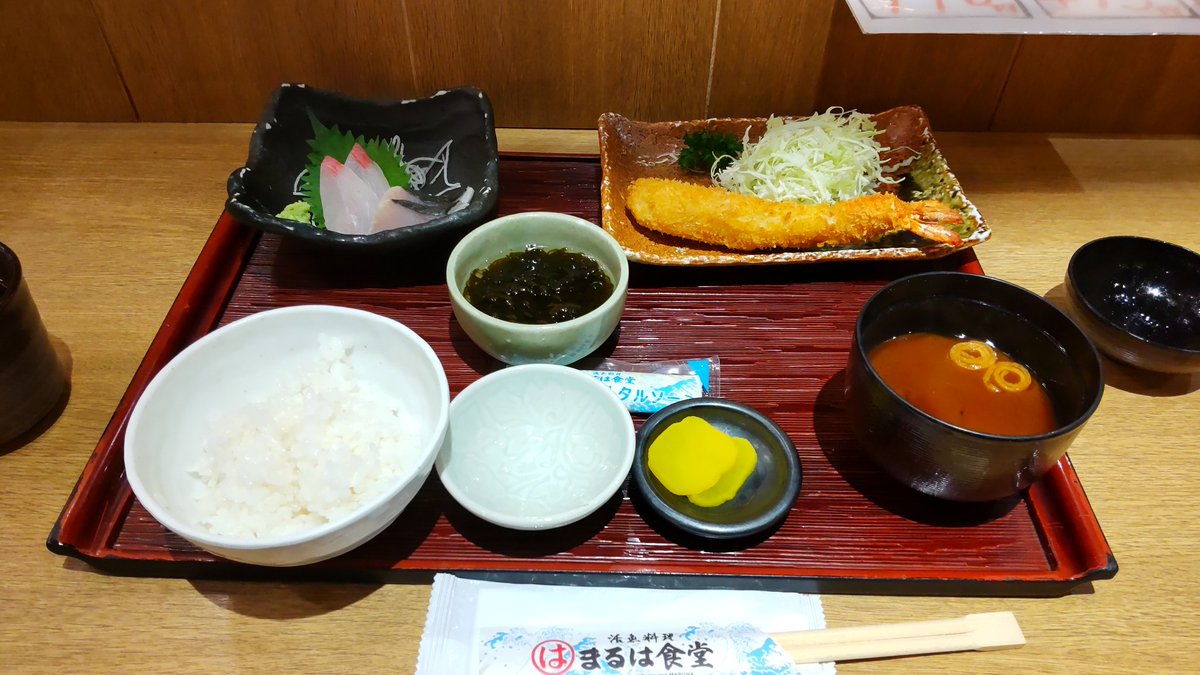 0325Ek's tweet photo. 名古屋にせっかく来たのだから、行きたかったお店に行って来ました。
用事も済んで名古屋駅に戻って遅昼を食べました😁
名古屋と言ったらエビフライ🍤
美味しかった😋🍴
お腹も充電🔋
もう少し駅をプラッとしてからガイシに向かいます🚃
#SUPERBEVAER https://t.co/WAcF4Bij7J