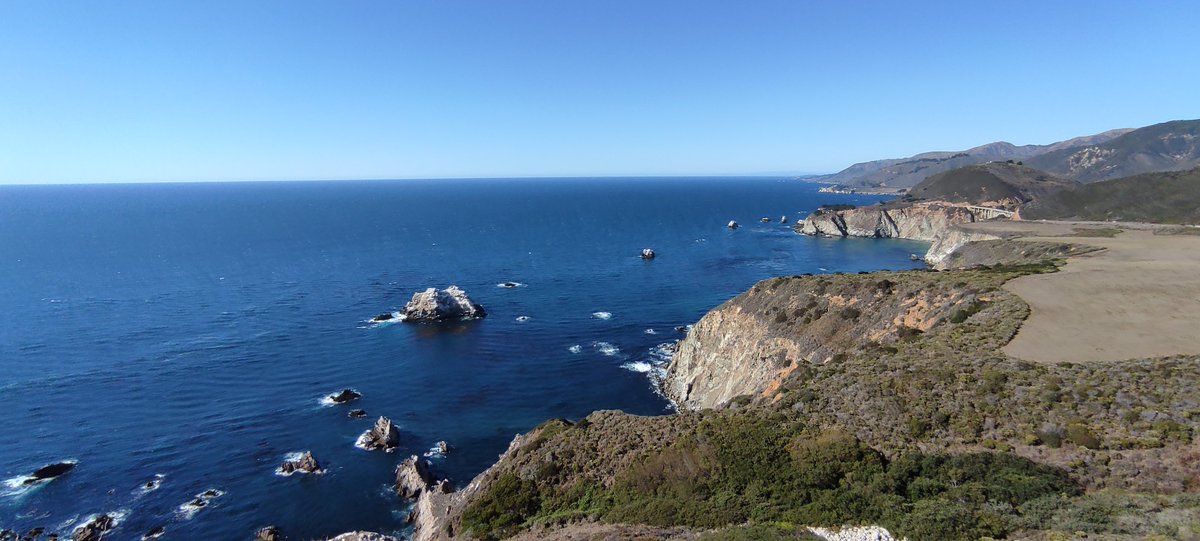 En folk ma bajte tle okrog. Pa krave se pasejo na pašnikih. Drugače je pa tale California 1 skozi Big Sur kr boljša od jadranske magistrale 😬