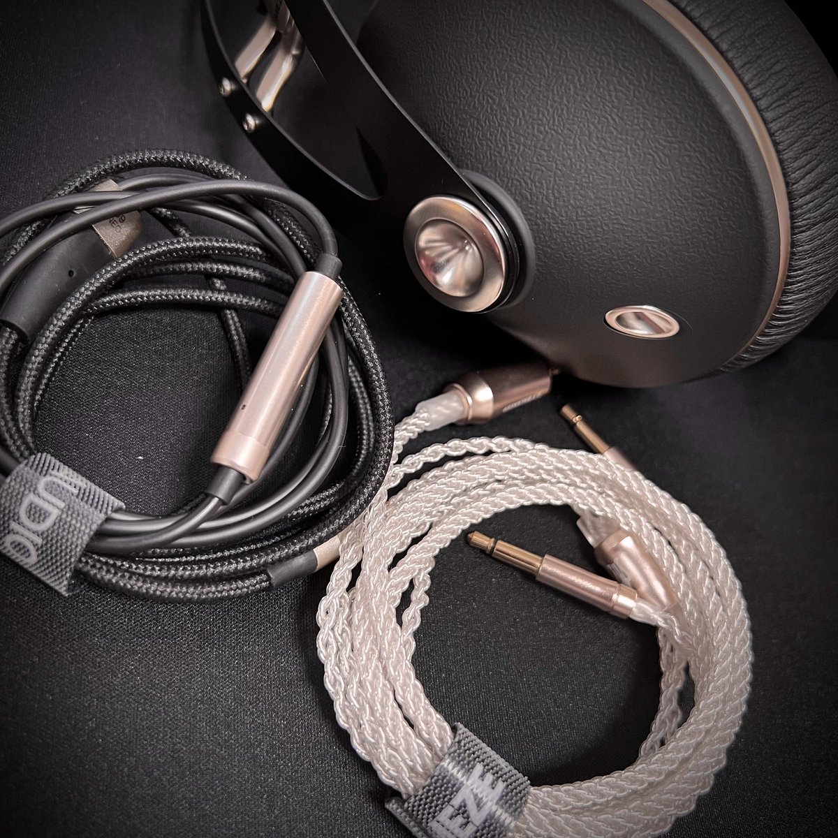 PinkloopSmilez's tweet photo. Meze Audio 99Neo着弾しました!
あと前に届いたケーブル
ヘッドホンデビュー٩( ᐛ )و
#MezeAudio #99NEO https://t.co/BhyIKGQQrX