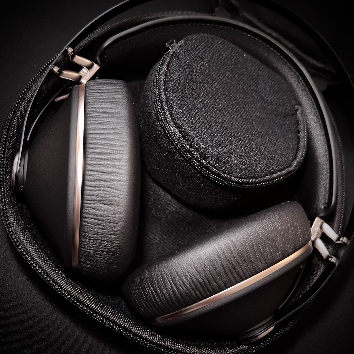 PinkloopSmilez's tweet photo. Meze Audio 99Neo着弾しました!
あと前に届いたケーブル
ヘッドホンデビュー٩( ᐛ )و
#MezeAudio #99NEO https://t.co/BhyIKGQQrX