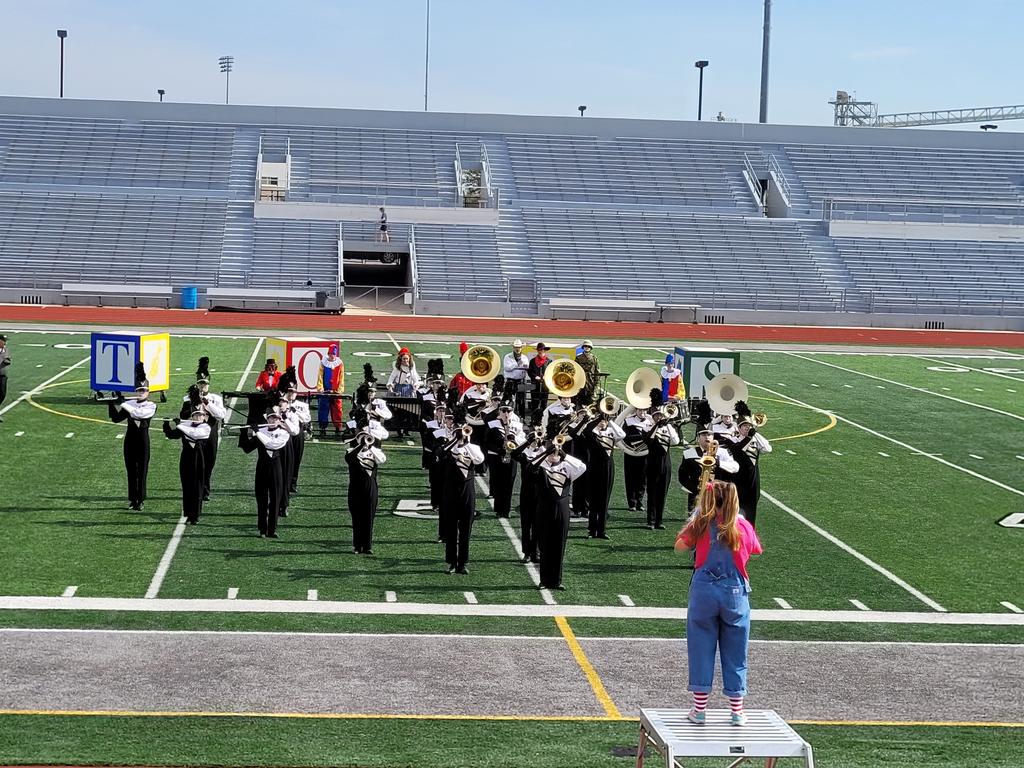 mjamesagd's tweet photo. Congratulations to the CPU Marching Band on their TWO outstanding performances today! They received a Division I rating at the IHSMA State Competition and 2nd place (of 9) at the Muskie Invitational in Muscatine!!! Way to go band!!! Love our SENIORS! #CPUSchools #CPUActivities https://t.co/O63WFaEtj2