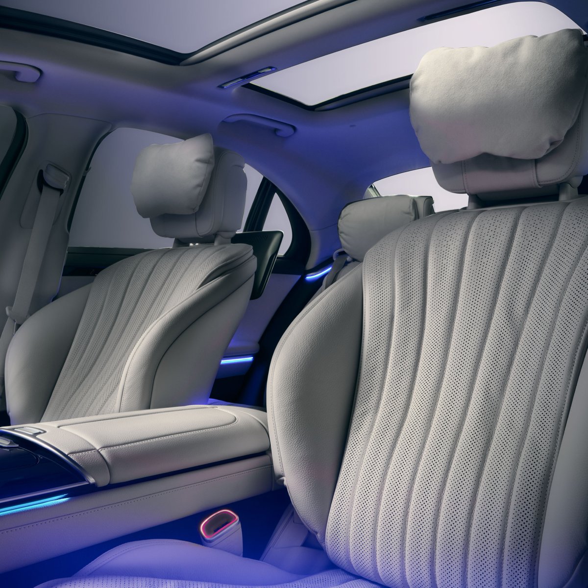 MercedesBenzInd's tweet photo. Be it family getaways or adventures with friends, the new S-Class is your perfect companion. Enjoy plush interiors and stylish exteriors in the the new Mercedes-Benz S-Class, the Star that cares for what matters. The world's best luxury car - proudly made in India. #NewSClass https://t.co/s9NX3fQatr