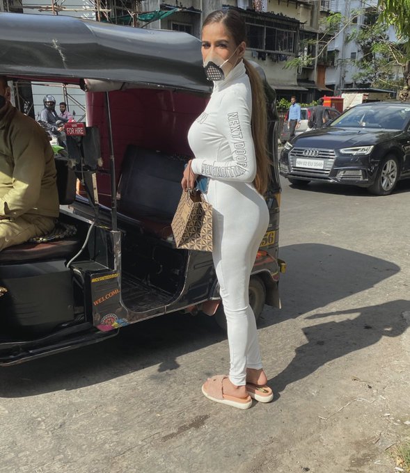 Delivery executive picked up your food. https://t.co/5ma8okRcID