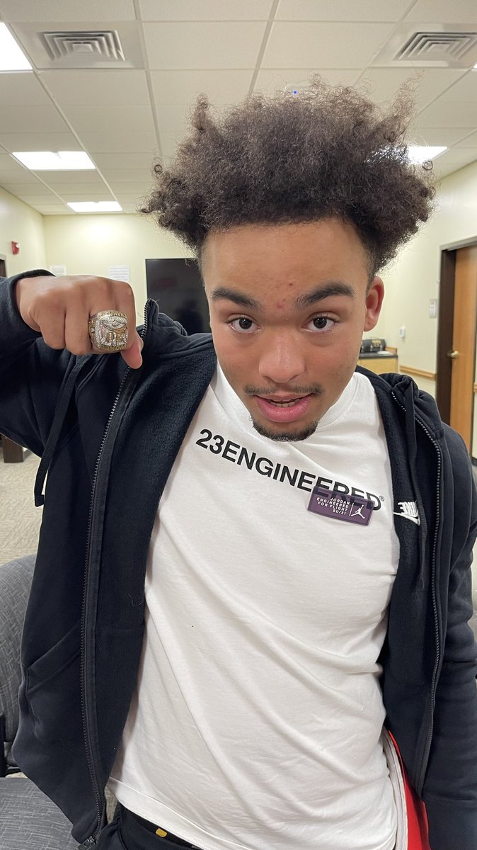isaiahamay's tweet photo. Thanks coach @paul_petrino for a great homecoming win. Got to visit my dads old stomping grounds and tour a great school. Thxs @CoachMikeBreske @__coachclark @CoachPTracy for a great experience. And coach @bigfam94 you’re right the ring is special! @RylandSpencer @BrandonHuffman https://t.co/YIUEvNRjh2
