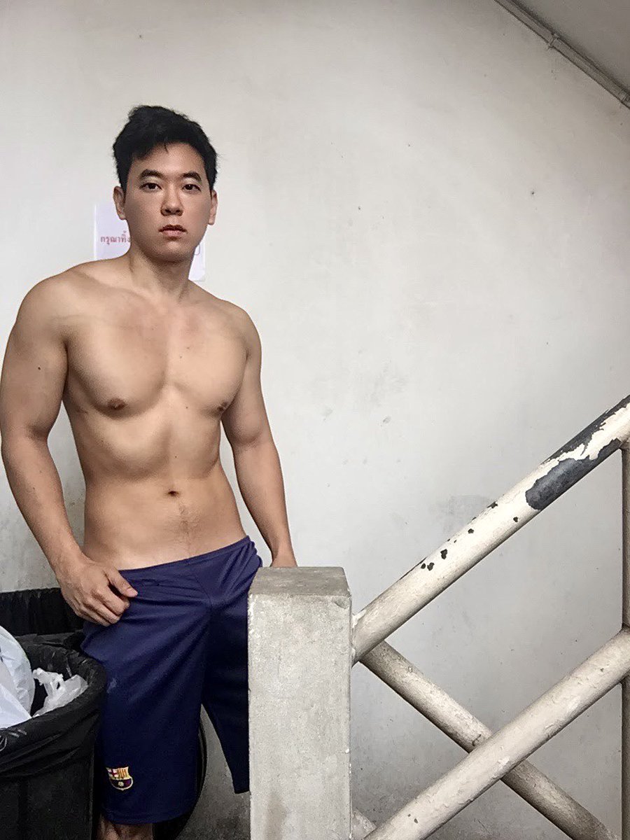 libidolism's tweet photo. เจอแบบนี้ที่บันไดหนีไฟจะทำไง 🔥 https://t.co/3JbTJQRisI