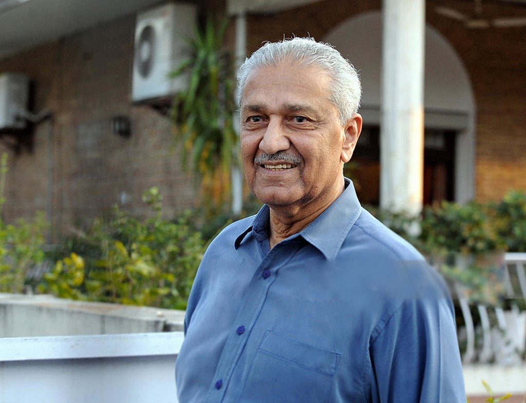 ShaheerSialvi's tweet photo. If 200 million Pakistanis feel proud in front of 1.3 billion indians,it's only because of this Hero.
May ALLAH SWT grant him a high rank in the Hereafter💔
 
#DrAbdulQadeerKhan https://t.co/TLAZOSqamL