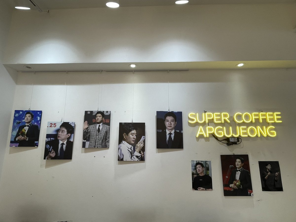 EPNPN1008's tweet photo. #FESTIVAL_DE_MYUNGMIN
#배우라는_도화지_위_김명민이라는_명작

아니 천국 한 곳을 지나왔더니 또 천국이 있는 게 아니겠어요?! 탐라에서 아이스크림 맛있다고 하신 게 생각나서 시켰는데 짱 맛있었구,,,하나 더 먹고 싶...
그저 블링블링🥰 https://t.co/ER89SrF4Zw